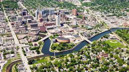 Hoteles cerca a Central US Hemp Growers Conference & Expo