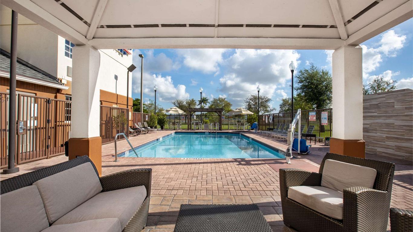 Sonesta Simply Suites Miami Airport Doral