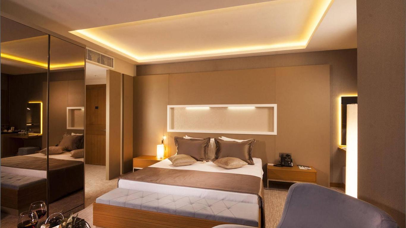 Elara Hotel