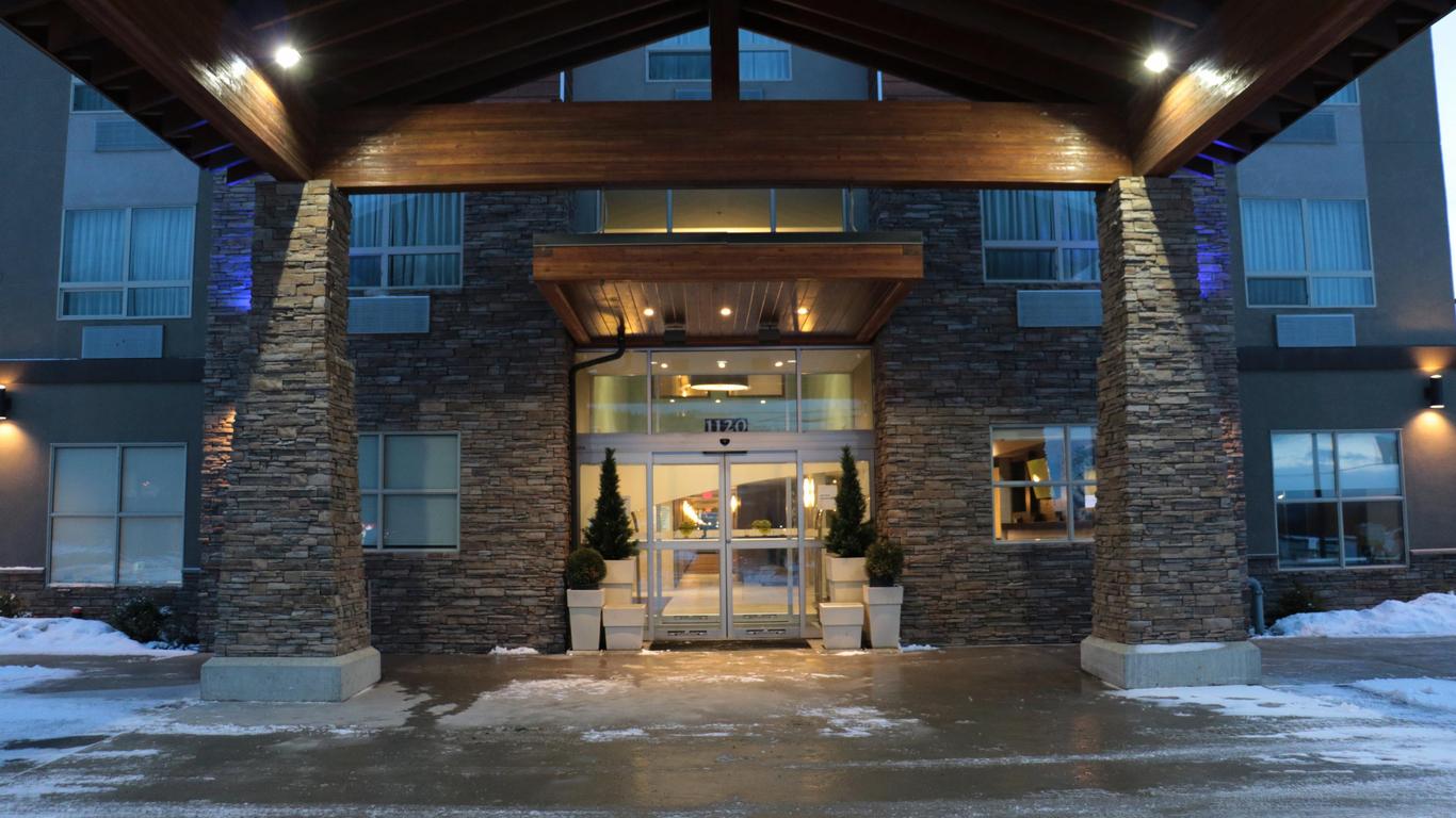 Holiday Inn Express Golden-Kicking Horse