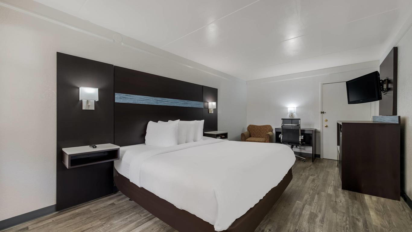 Quality Inn & Suites Airport