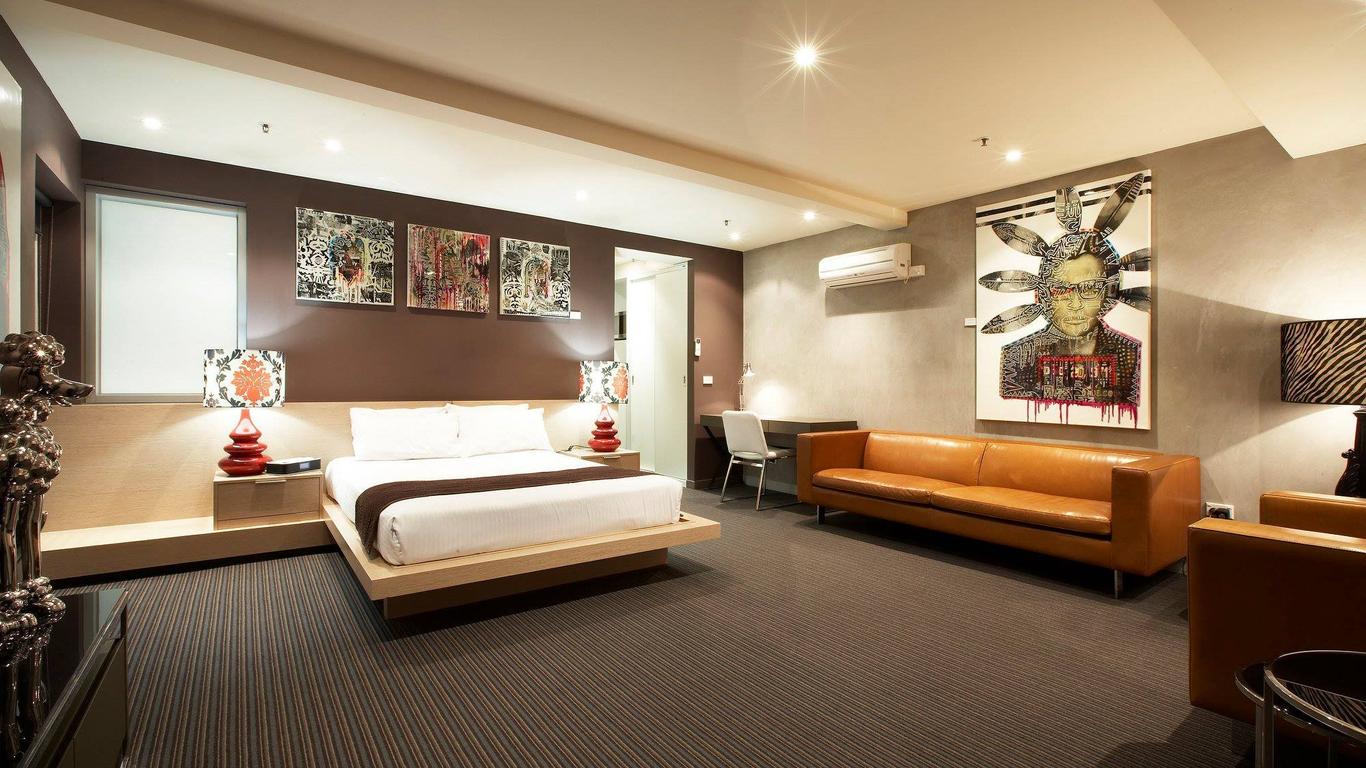 Tolarno Hotel