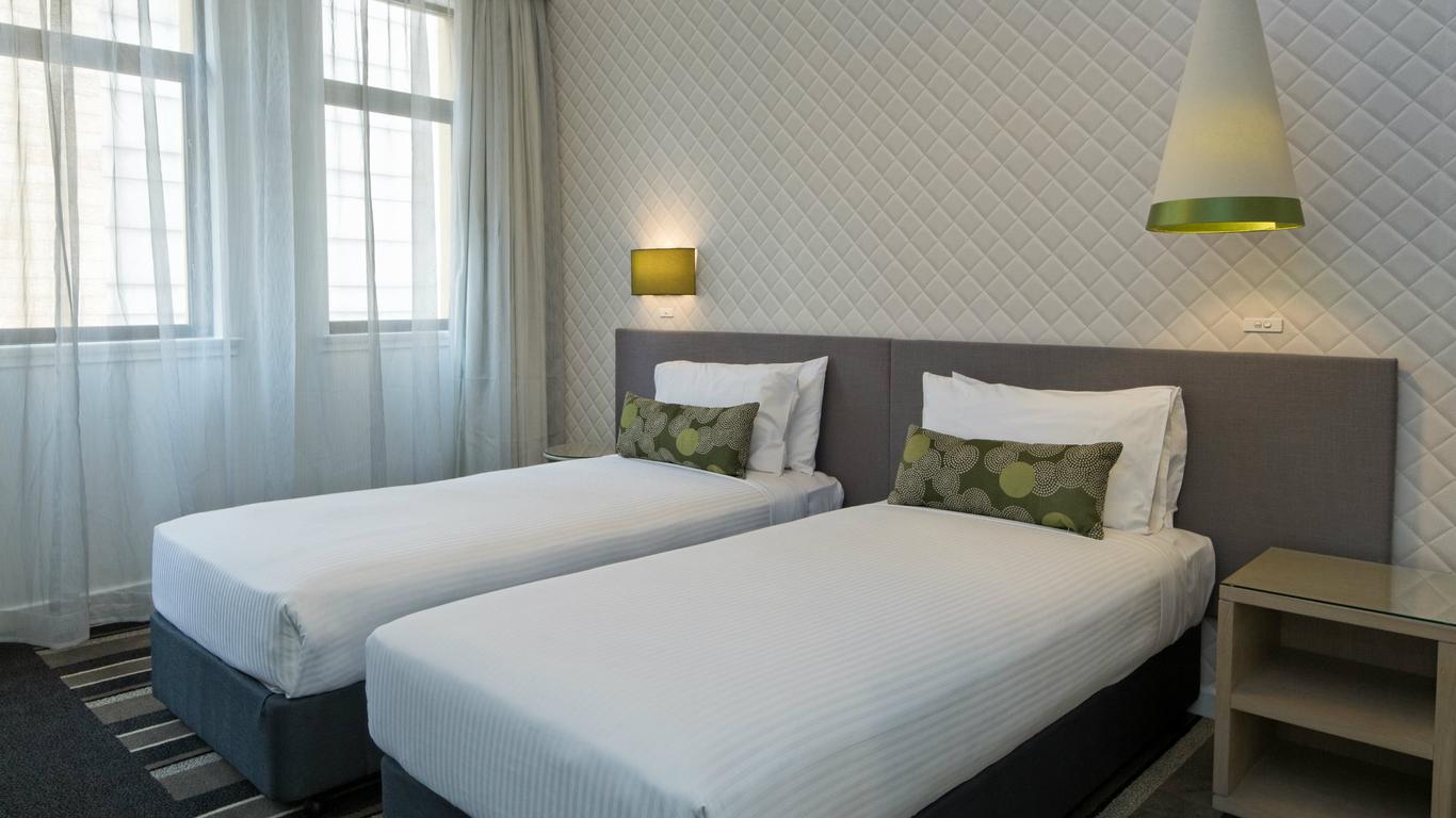 Metro Hotel on Pitt