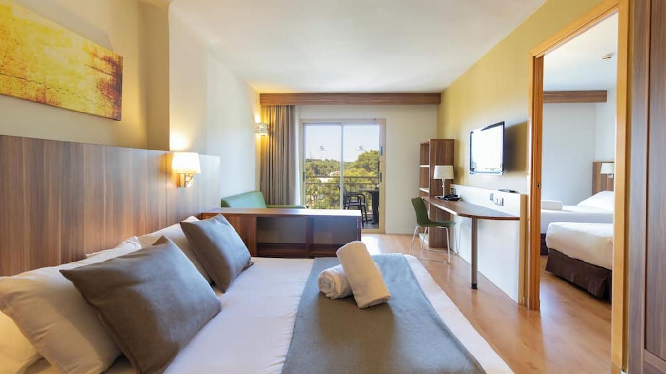 Golden Avenida Family Suites