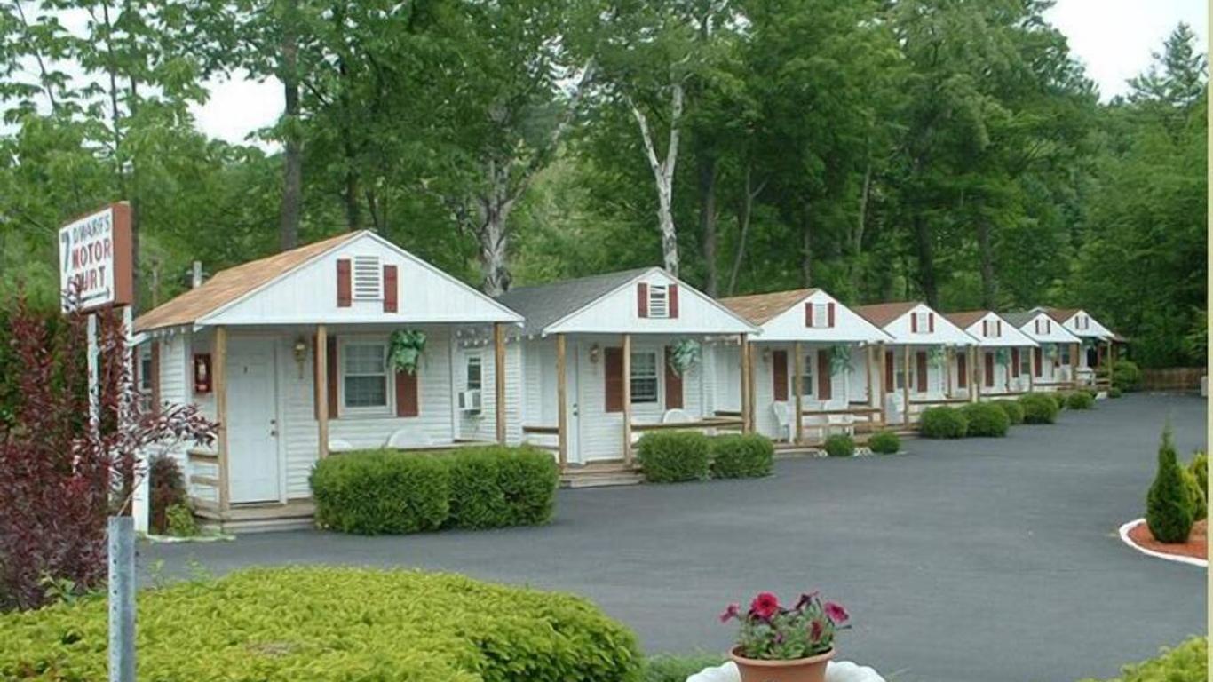 Seven Dwarfs Motel and Cabins