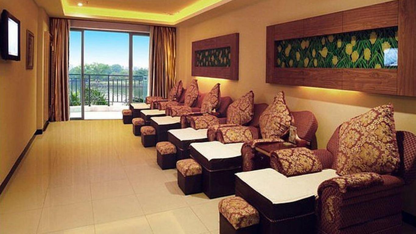 Riverside Hotel